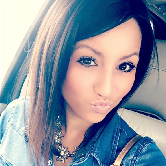 Meet your Posher, Claudia - Picture 1 of 1